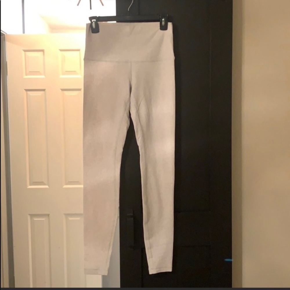 Lululemon leggings with light pattern